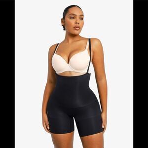 SHAPELLX BODY SHAPER Seamless Size M/L Black NWT in packaging
